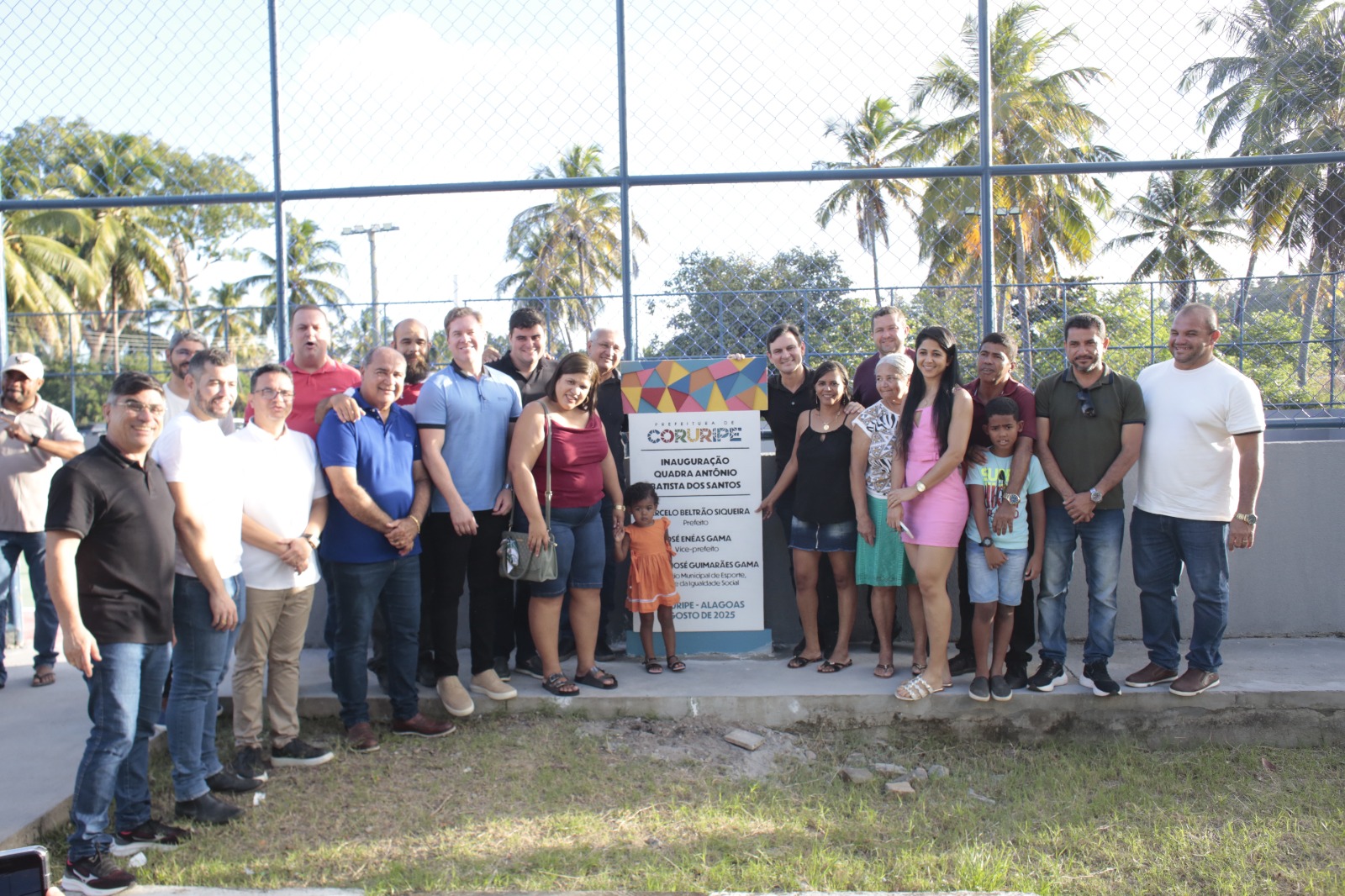 Prefeito Marcelo Beltrão inaugura praça e quadra no povoado Miaí de Baixo